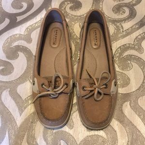 Woman’s 6.5M Sperry Top Siders
